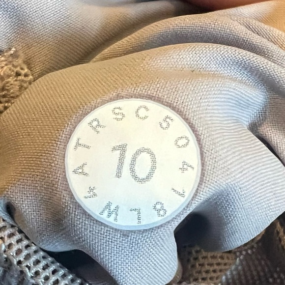 Lululemon Trace Back Bomber
Dark Chrome Size 10 - Picture 10 of 10